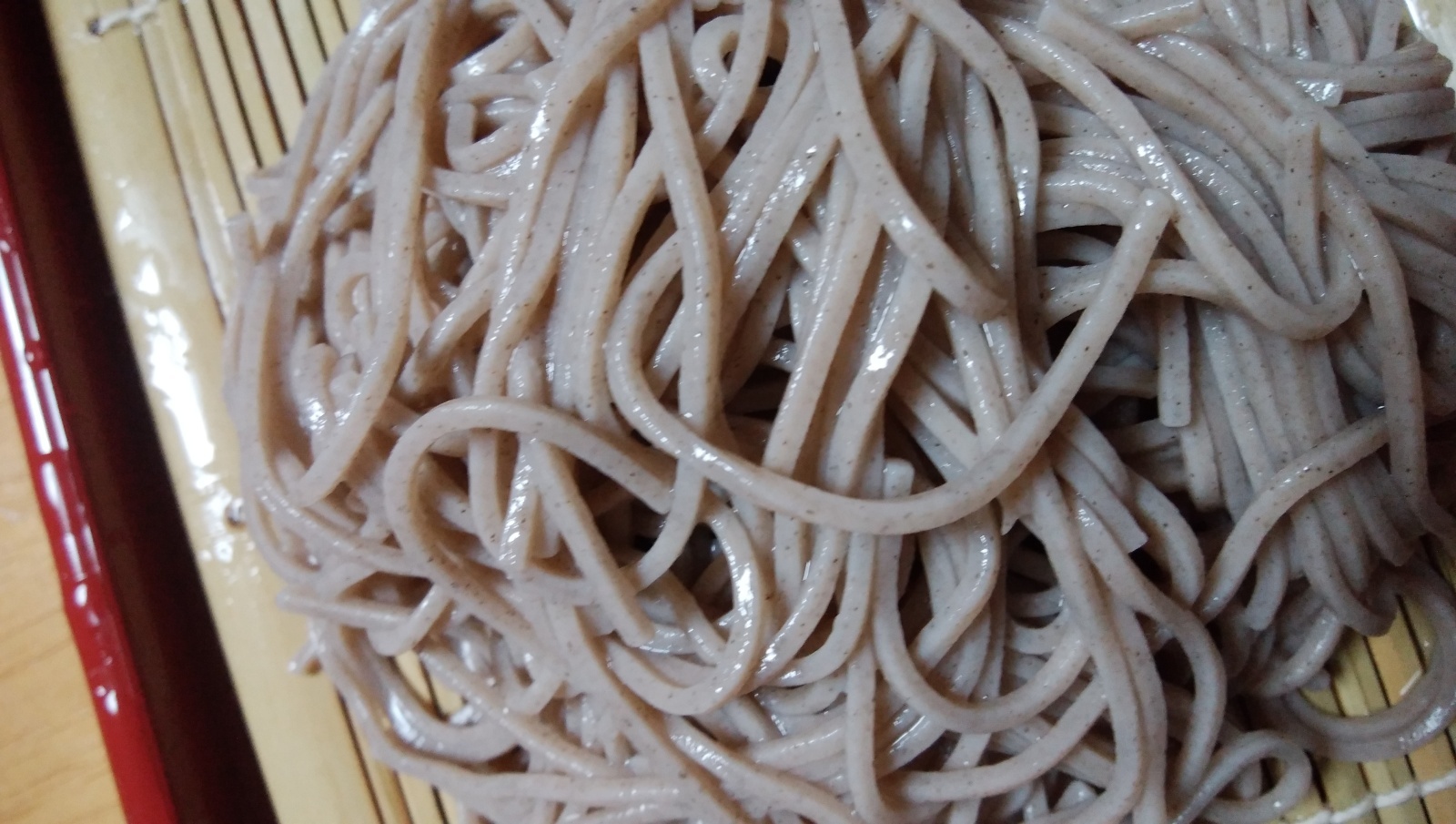 暑い日が続きます！こんな日には、冷たいお水でしめた　お蕎麦が食べたいです！！　うまいですよ！！